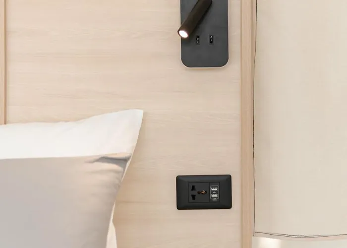 Eastwood 1br Muji Luxe Minimalist Fast Wifi Manila