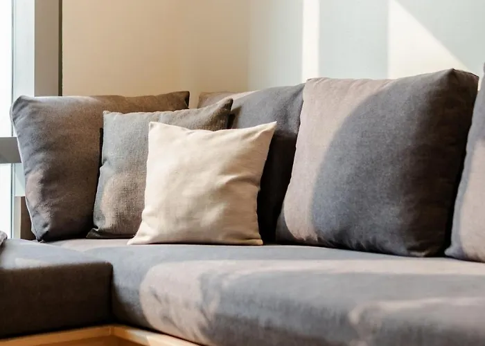 Eastwood 1br Muji Luxe Minimalist Fast Wifi * Manila